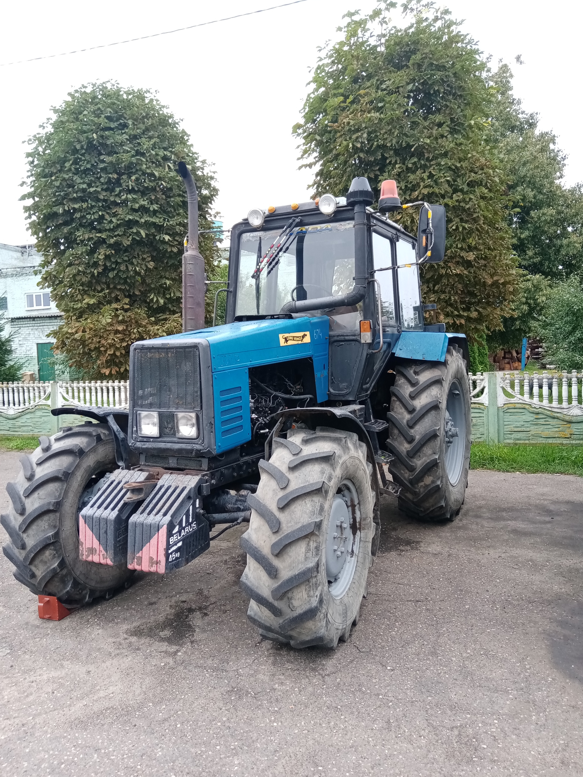 Трактор МТЗ 1221